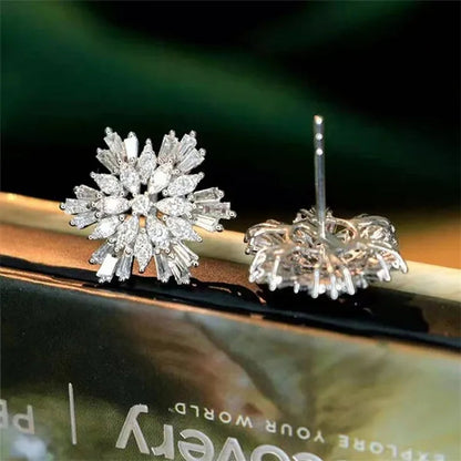 Women Exquisite Snowflake Earrings Silver Plated Crystal Stud Earrings Winter Christmas Gifts Party Bridal Jewelry