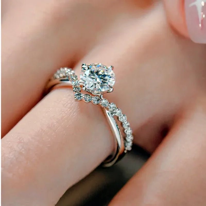 Fashion Accessories Gorgeous 925 Sterling Silver White Sapphire Round Cut Moissanite Diamond Ring Elegant Bride Wedding Jewelry for Women Rings Engagement Anniversary Party Band Gift Size 4-12 Bague Femme