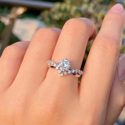 Fashion Accessories Gorgeous 925 Sterling Silver White Sapphire Round Cut Moissanite Diamond Ring Elegant Bride Wedding Jewelry for Women Rings Engagement Anniversary Party Band Gift Size 4-12 Bague Femme