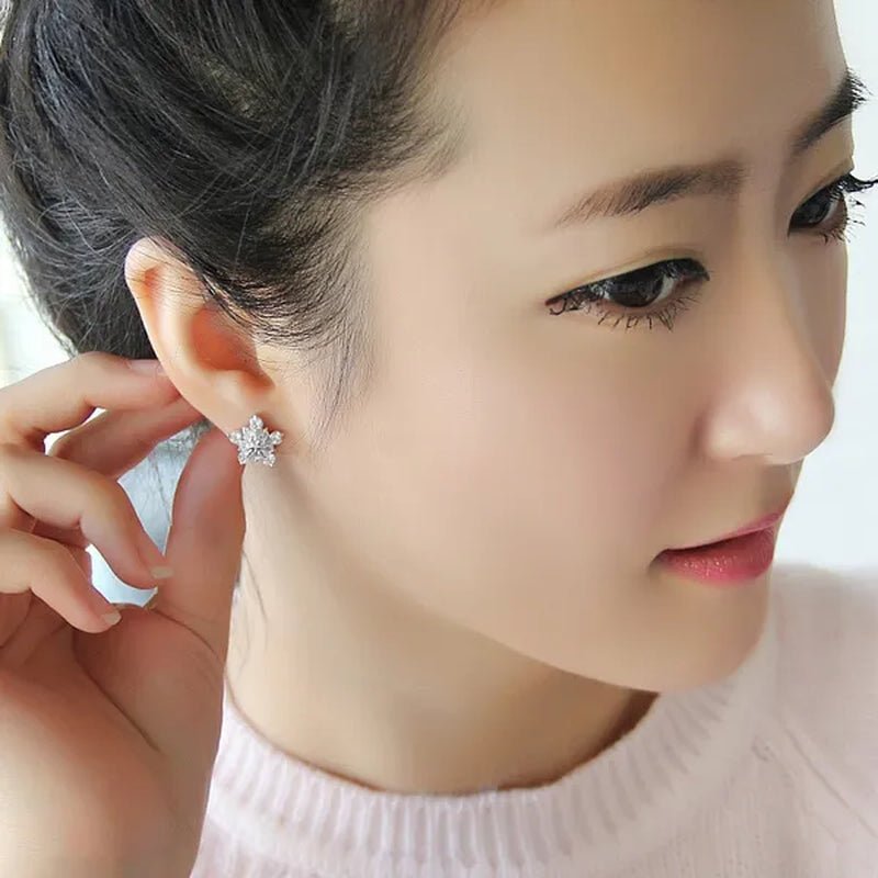 Fashion Lady Creative Diamond Flower Earrings White Snowflake Earrings Engagement Earrings for Women Flower Jewelry Lovely Lady Snowflake Accessories Birthday Anniversary Gift