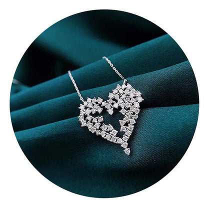 Fashionable Heart Pendant Necklace Crystal Charm Necklace Silver Plated Delicate Clavicle Necklace for Women Lovers Valentine Gift Proposal Wedding Banquet Vintage Jewelry