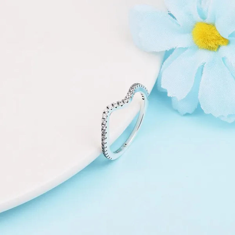 925 Sterling Silver Sparkling Wave Ring with Crystals Fashion Ring for Women