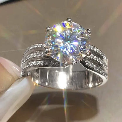 Gorgeous Round Cut Eternal Diamond Rings Fashion 925 Sterling Silver Zircon Ring Female Bride Wedding Proposal Engagement Party Band Moissanite Jewelry Anniversary Gift