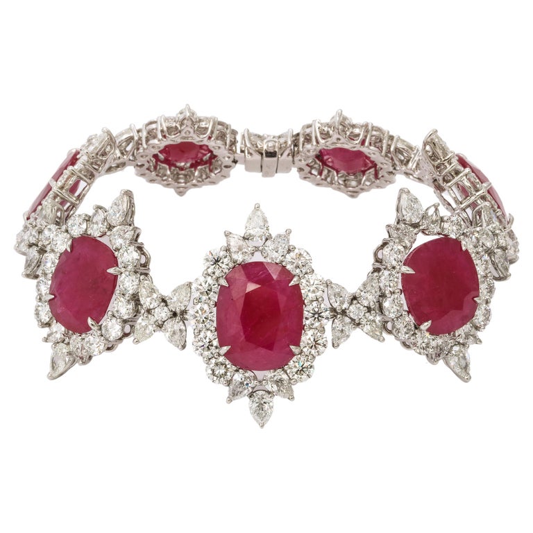 https://a.1stdibscdn.com/ruby-and-diamond-bracelet-for-sale/j_415/j_140692421638384444500/j_14069242_1638384445522_bg_processed.jpg?width=768