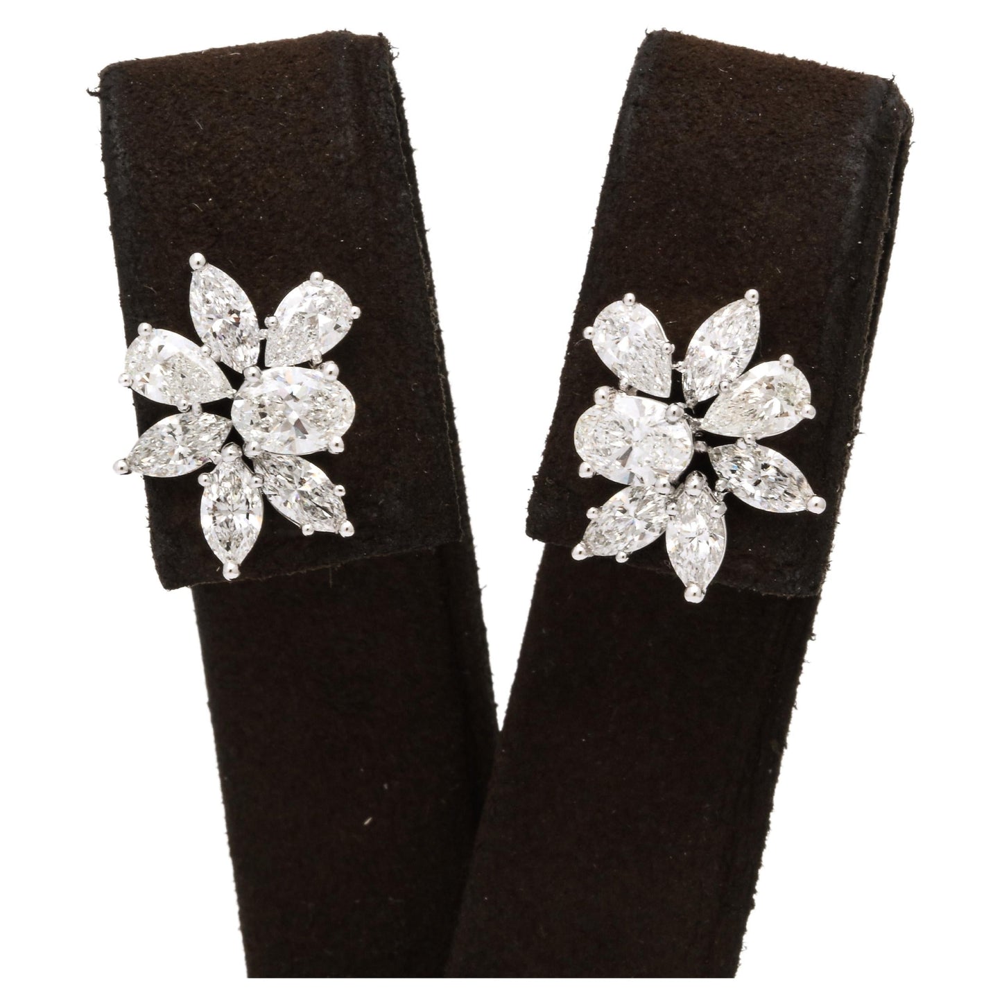 https://a.1stdibscdn.com/diamond-cluster-earrings-for-sale/j_415/j_141445021639062275454/j_14144502_1639062276697_bg_processed.jpg