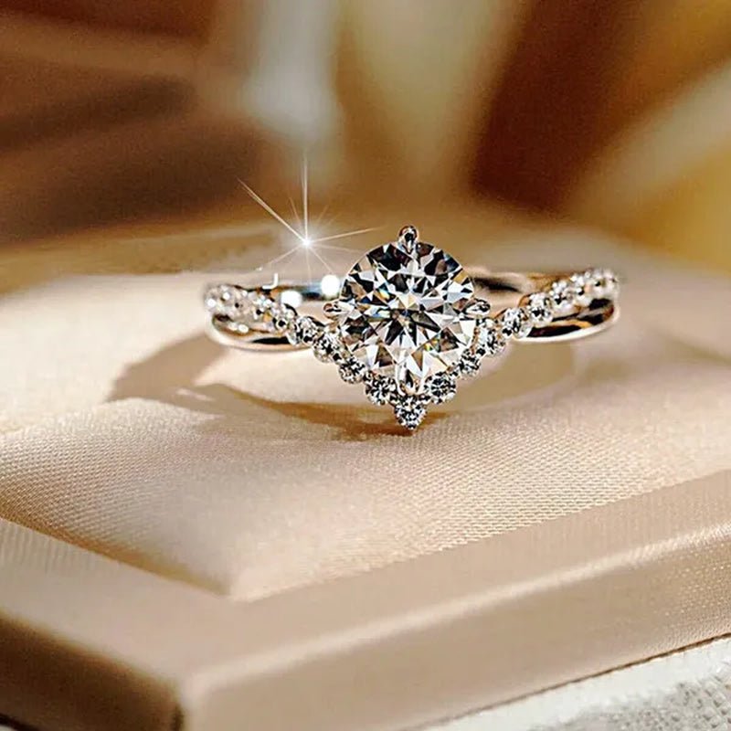 Luxury 925 Sterling Silver White Sapphire Ring Round Cut Moissanite Diamond Jewelry for Women Rings Beautiful Bride Proposal Engagement Wedding Accessories Party Anniversary Gift