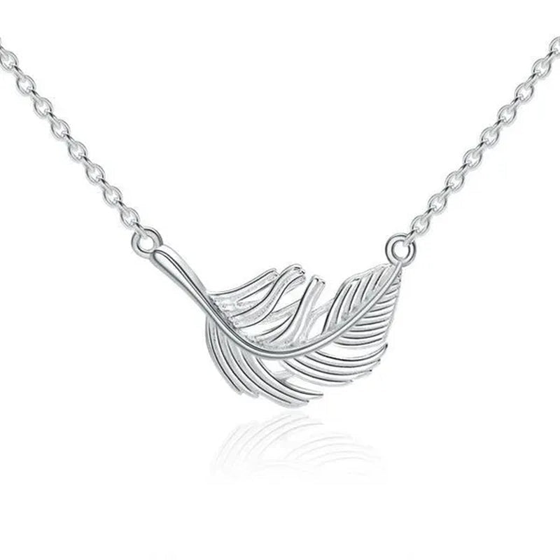 Majesty Diamonds MDS170385 Leaf Fancy Pendant Necklace in .925 Sterling Silver - WORLD TIME VISITS