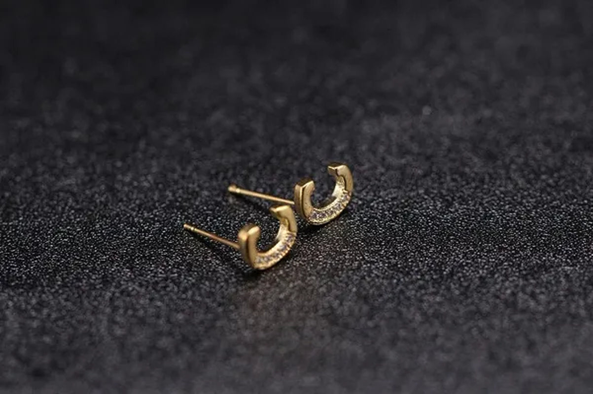New Diamond Letter Stud Earrings Women Fashion Earrings 26 Letters A - Z - WORLD TIME VISITS