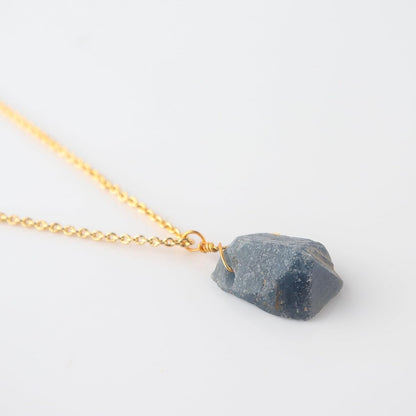 Raw Crystal Necklace, Blue Sapphire Rough Stone Necklace, Dainty Stone Pendant, Healing Crystals Healing Stone Pendant for Beauty, Love and Positive, Jewelry Gift - WORLD TIME VISITS