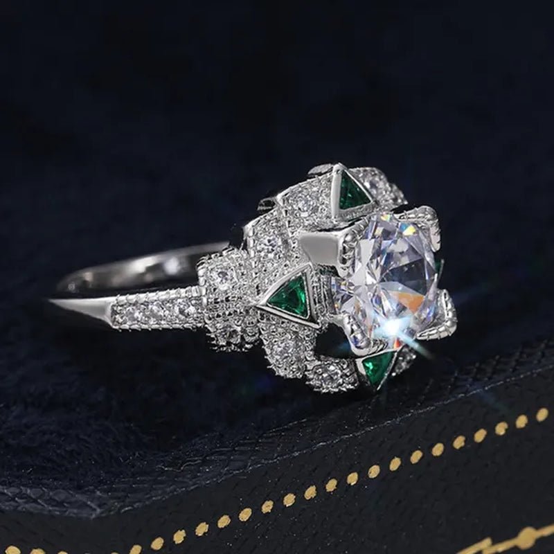 Retro Fashion Silver Plated Round Lab Diamond Vice Stone Moissanite Triangle Emerald Ring Women Daily Casual Personality Jewelry