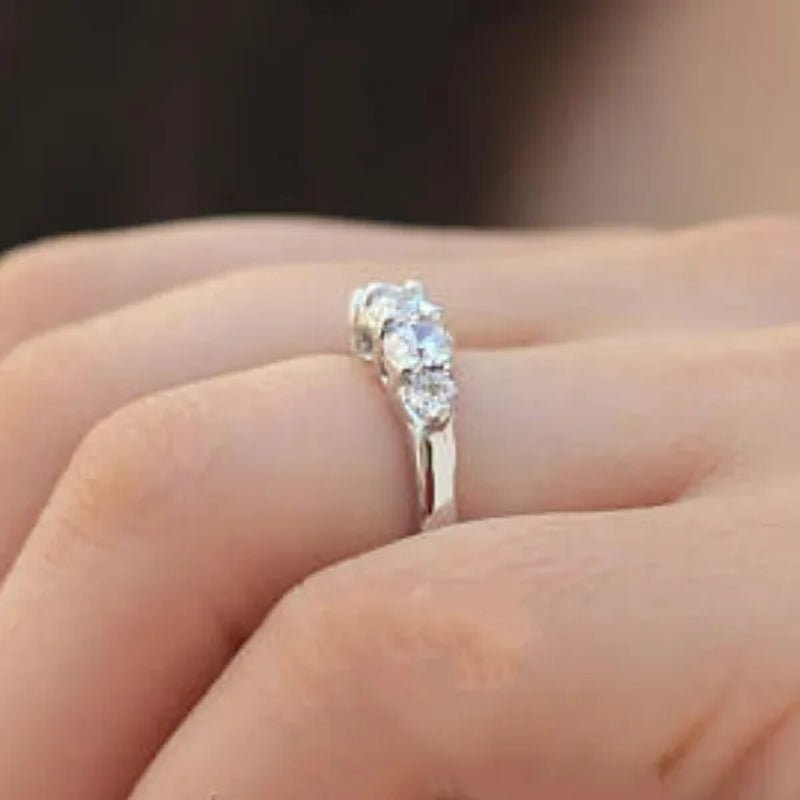 Simple and Fashionable 925 Standard Sterling Silver White Diamond Creative Lady Ring Wedding Wedding Love Diamond Ring Size 5-11